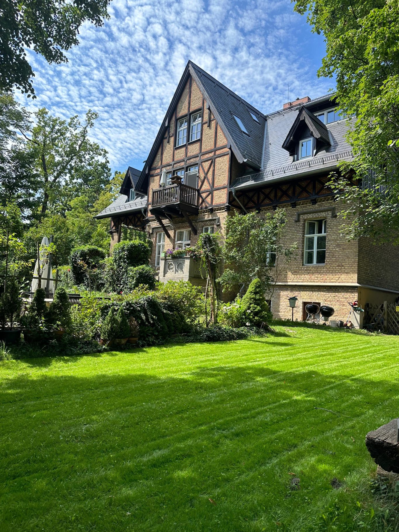 Rasenneuanlage am historischen Forsthaus Grunewald Rasenneuanlage am historischen Forsthaus Grunewald